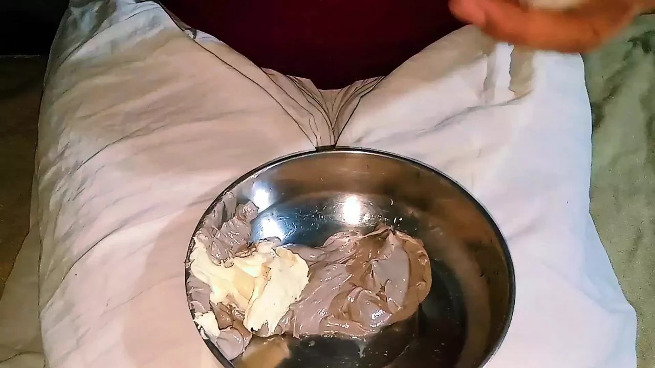 Bhabhi gets hot while massaging her body