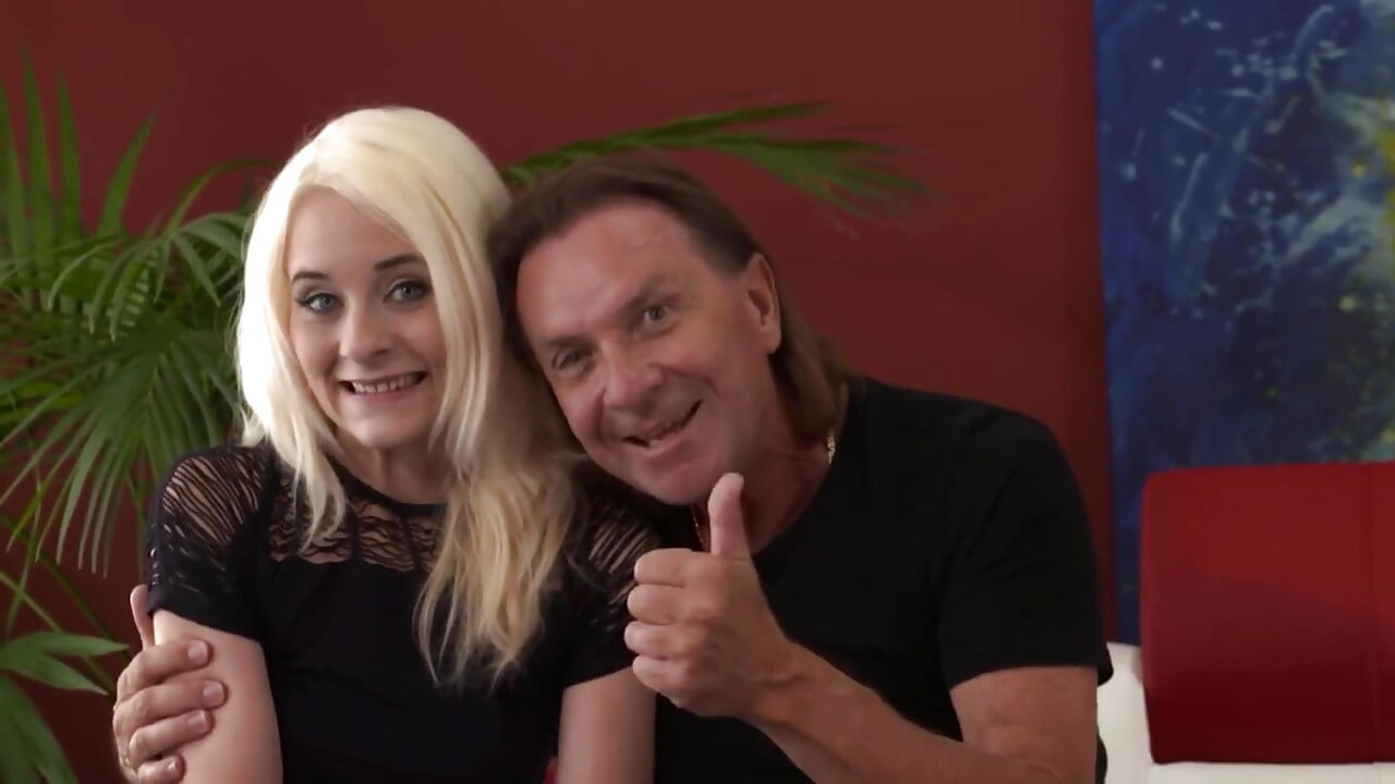 疯狂的淫娃被释放（完整色情电影）