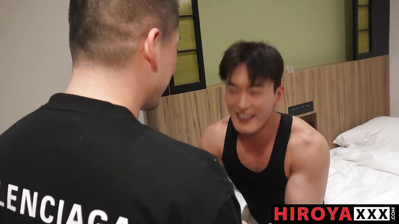 Pervertida asiática Hiroya realiza desejos de bareback do Dowon