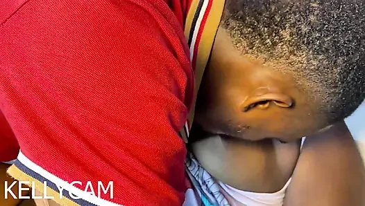 Istri membangunkan suami untuk mereka ngentot di tengah malam