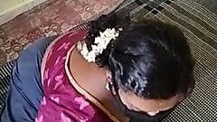 Tamilisch Akka teilt sich das Bett mit Stiefbruder