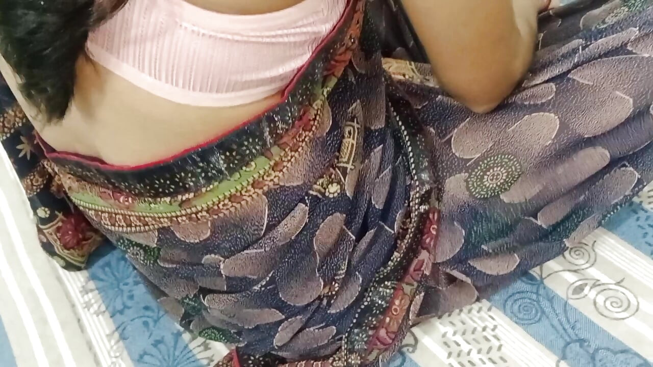 بهابي ديسية بلباس الساري تتناك بقوة في كسها الضيق من ديفار