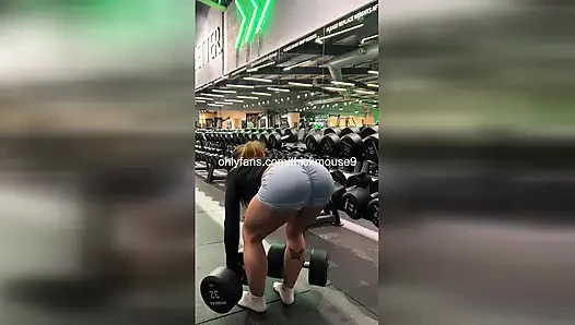 18 yaşındaki kız tiktok meydan okuması sırasında yanlışlıkla ıslak amını gösteriyor