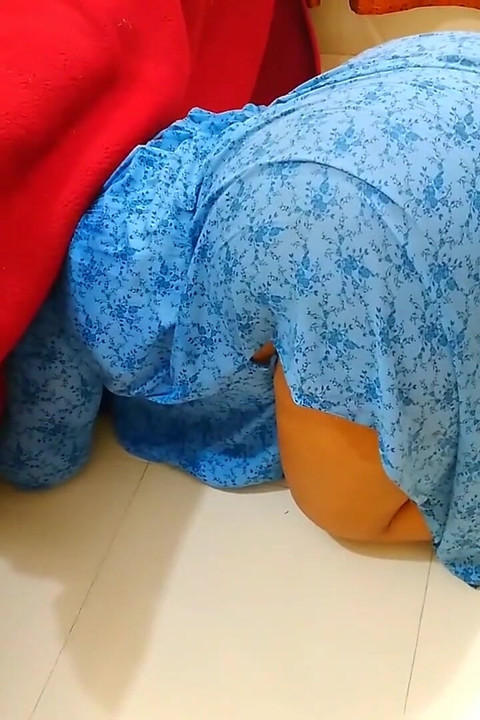 Saudi Sexy Big Ass Stepmom Gets Stuck Under Bed While Cleaning Room Then Stepson Fucks Her Big Ass