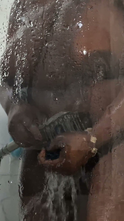 Take a bath with your boyfriend t strengthens your love. | Clip 2