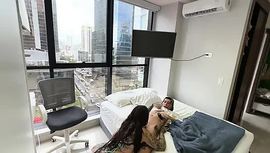 Meniduri saudara tiri saya