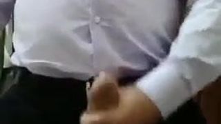 Papi en traje de paja y semen