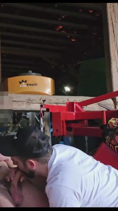 Zapanjujući trenutak iz filma "Hetero oženjeni farmer uvjeren - 2. posjet"