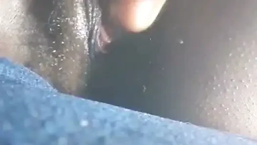 Memek sange ini dicrot sperma hangat setelah dientot habis-habisan