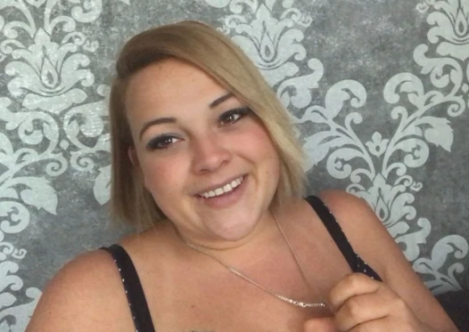 Seksi Alman genç bbw ile dev memeler, şişman göbek kremsi kedi