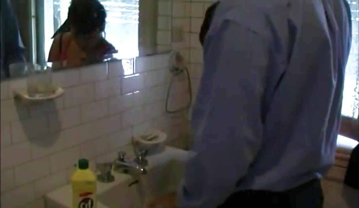 בחורה ג'ינג'ית רוכבת על זין ענק אחרי עיסוי