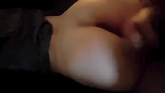 Üvey erkek kardeş boşalmak için üvey kız kardeşini kullanıyor