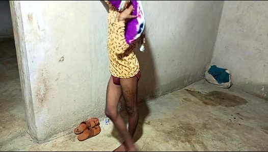 Indische student heeft plezier met seks met zijn buurvrouw Eunuch - Hindi-film