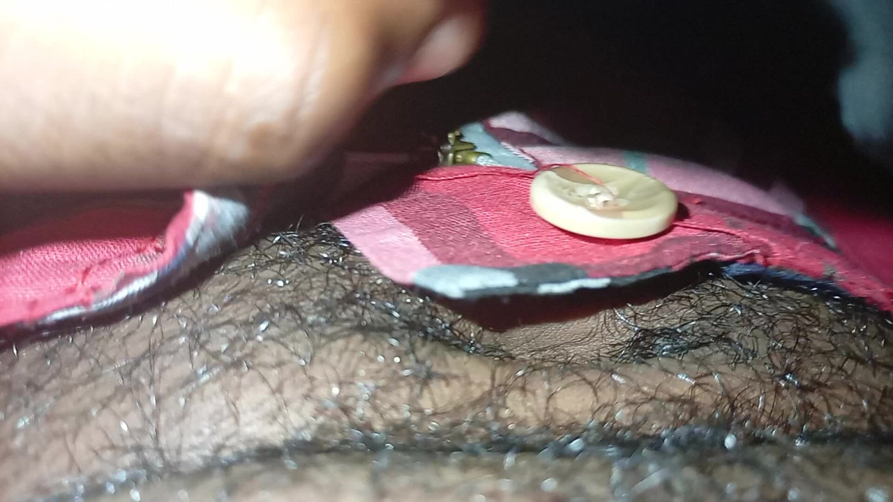 Gorący chłopak boi się masturbować