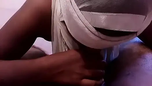 Индийский мусульманин делает минет и дрочит