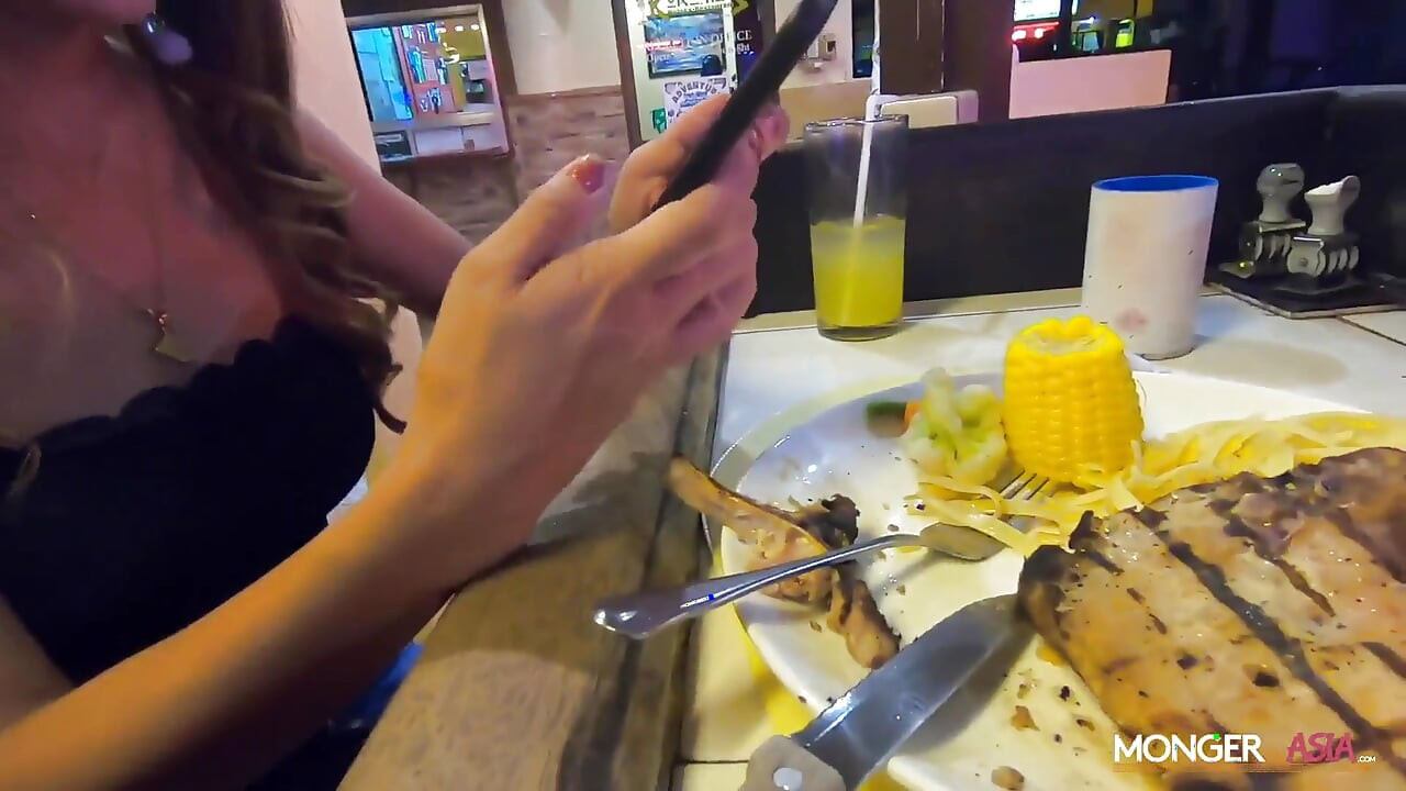 Big-titted loszka zostaje zalana na pierwszej randce!