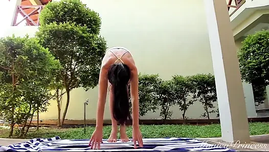 Sensual Yoga Flow: Umarmung der Kunst des Gleichgewichts und des Verlangens