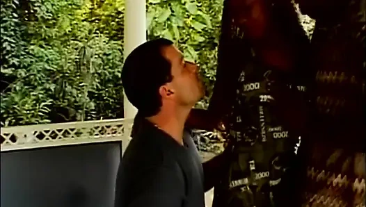 Kurvige reife brünette doppelt in schlampigem dreier