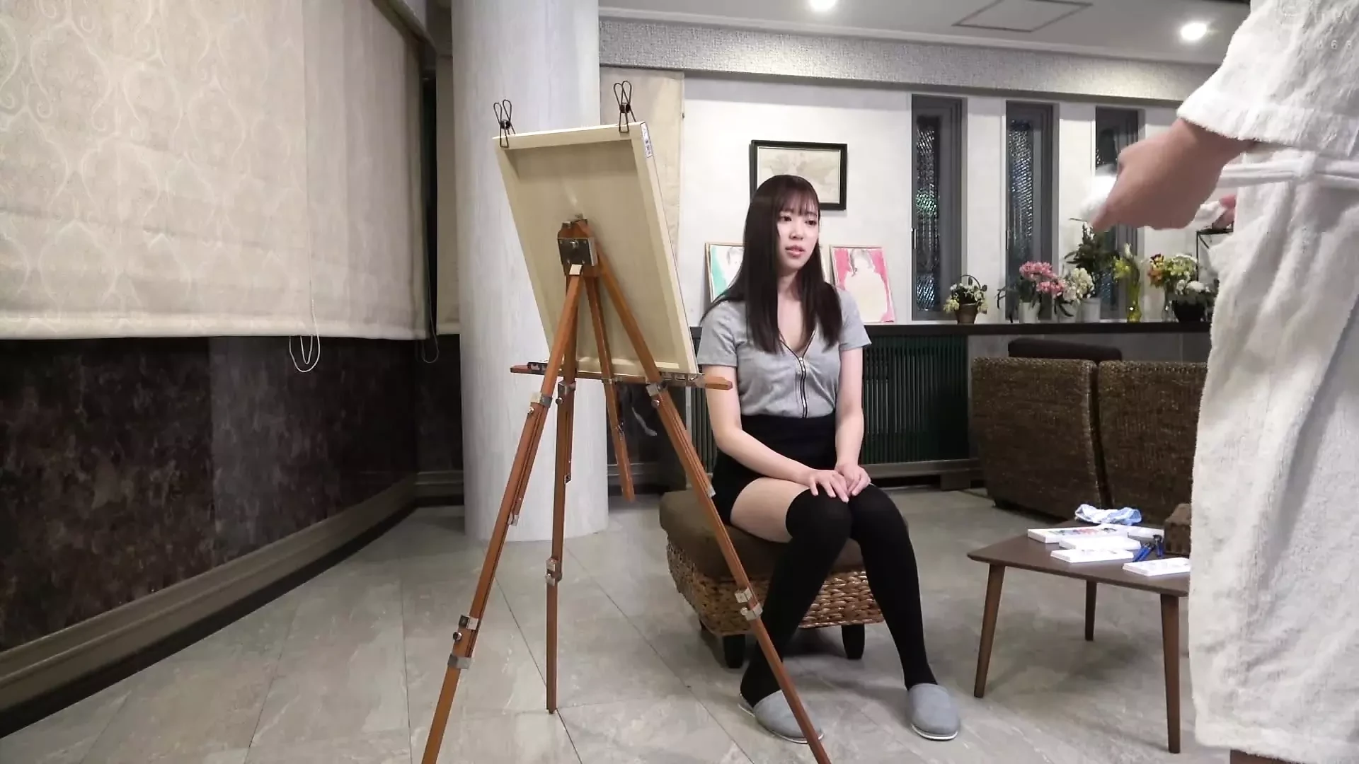 Eine kunststudentin beobachtet masturbation beim zeichnen!