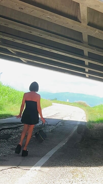 Sway One's Hips Under the Bridge