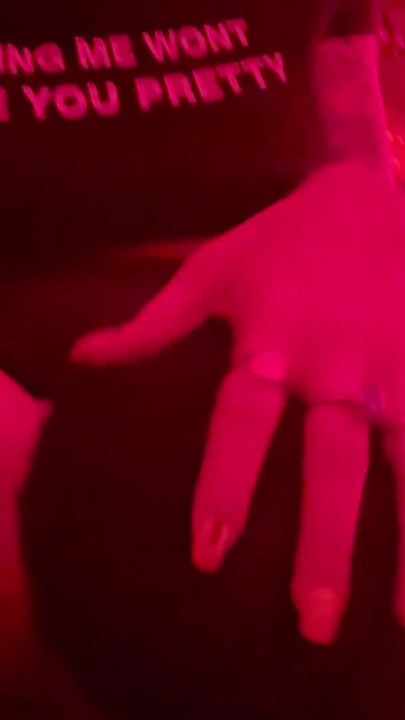 Ts diana deelight bekommt ihre zehen und schwanz von devotem sissy-schlampe-mann zu ihrem geburtstag gelutscht | Clip 1