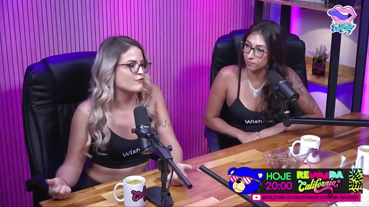 Two Hotties in a Show of Dirty Talk - Bruna Carlos and Luciana Picchi