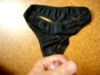 La sua sottoveste coperta di sperma