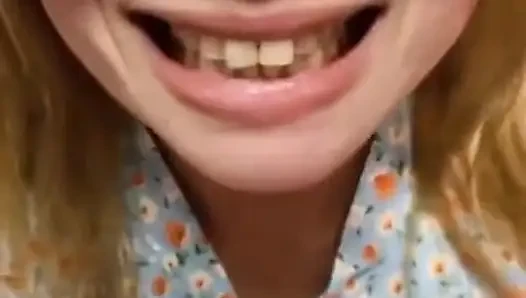Vollbusige Gravure Schönheit mit einem unwiderstehlichen Gesicht wurde jeden Moment zu einem wilden und unvergesslichen Skandal
