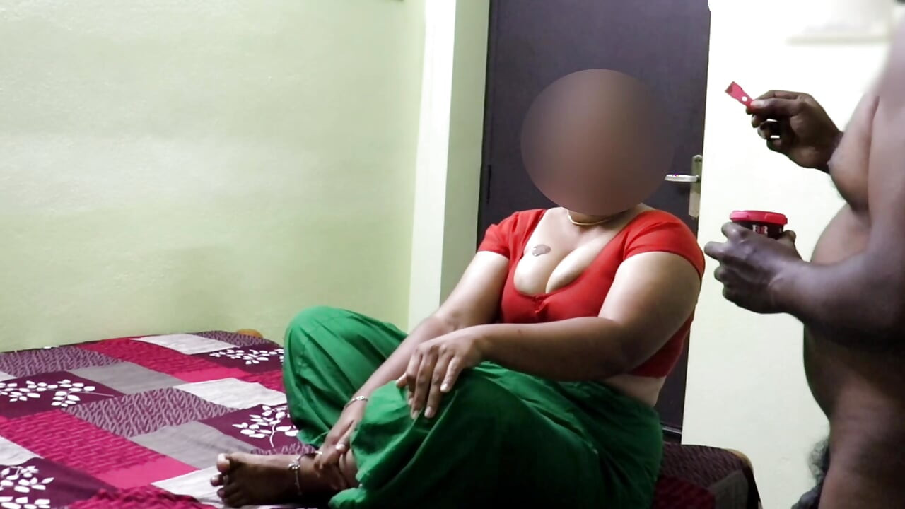 Desi Aunty After Fucking Resting & Eating Snacks & Icecream Spill Sucked on Breast
