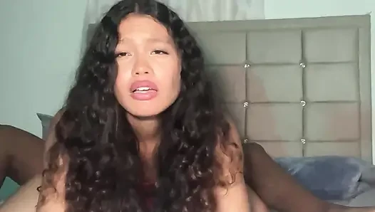 Cewek seksi dengan wajah imut ini dientot habis-habisan
