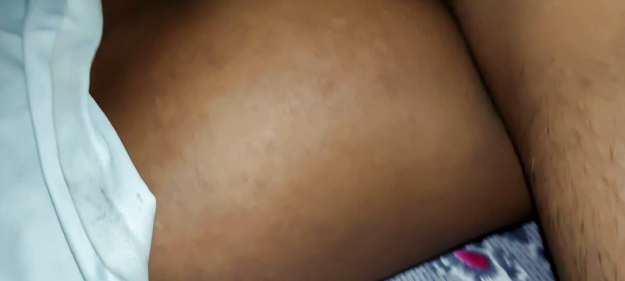 After doing it all night, my girlfriend's private part has turned completely red, and I enjoyed it before squeezing it properly on the night.