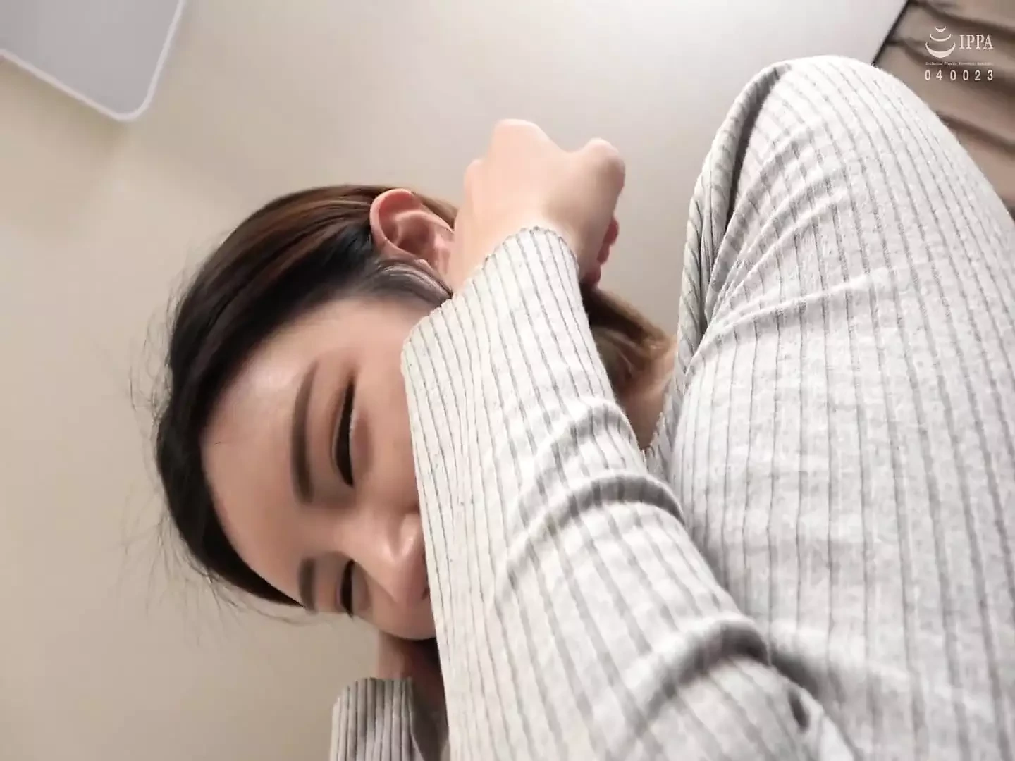 Alan, Japonlarda iyi olan Koreli amatör kız.