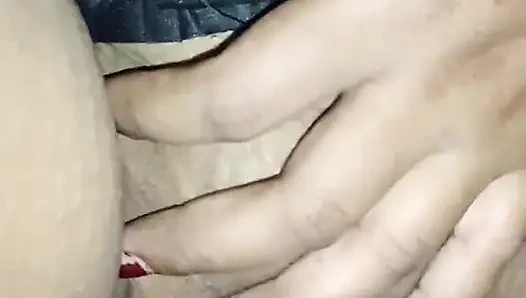 Istri temanku yang seksi banget sama aku dan 2 cewek seksi ngentot sama aku queen4desi