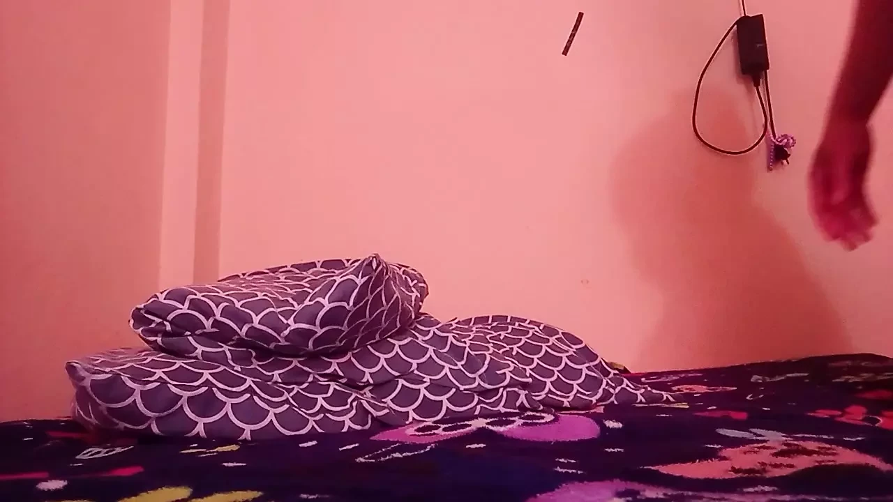 Amazing girl with fantastic fingers on webcam
