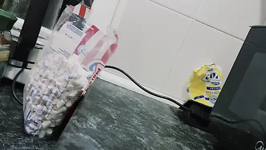 Кошмар Крошечной Соседки По Комнате: Утопаю В Моем Горячем Отчужнике И Зефир