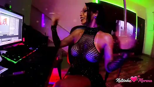 Heykelsi vücut, kışkırtıcı tutum