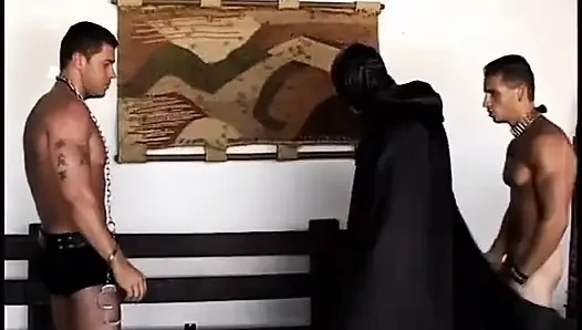 Deri vitesli ateşli muhteşem esaret oğlanları ve yeterince göt sikişi alamıyor