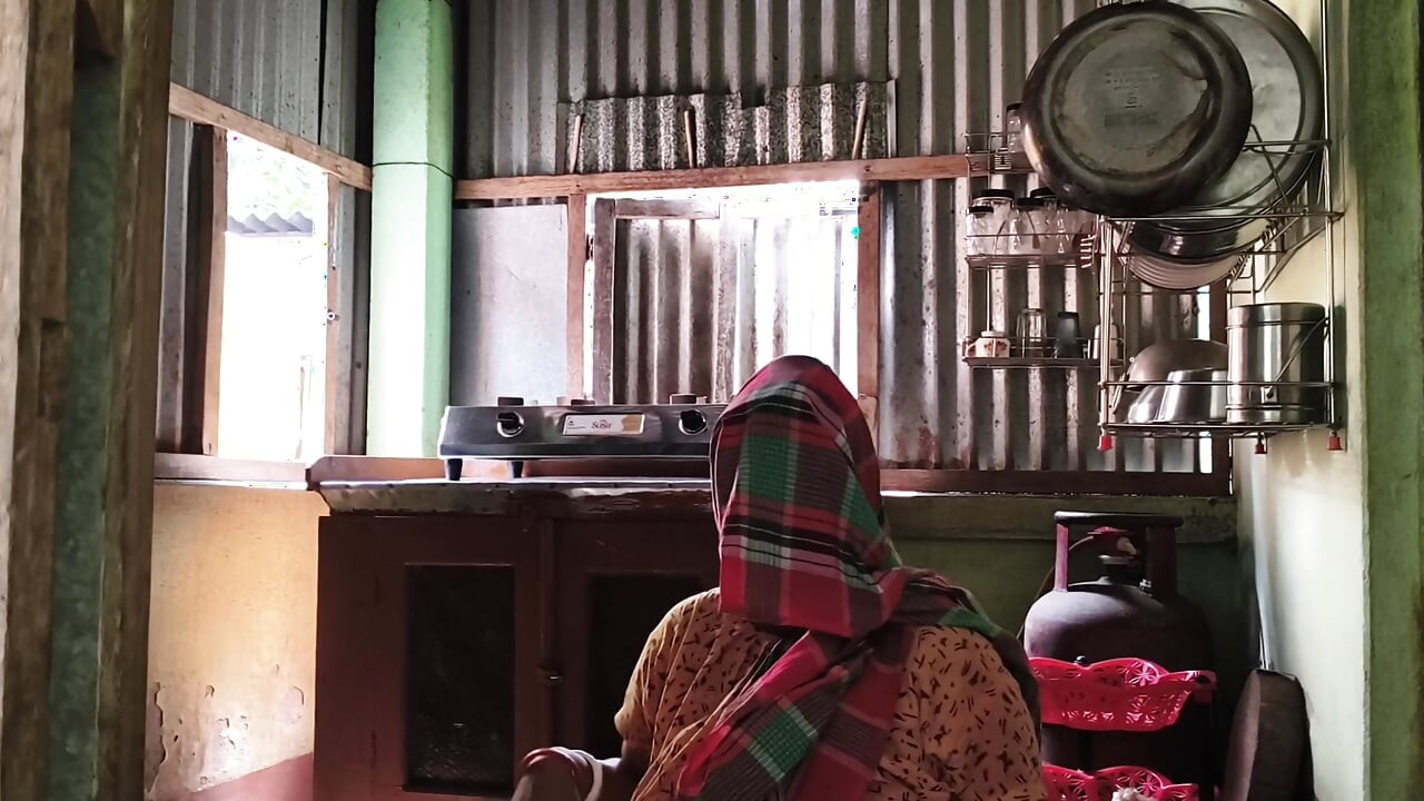 Peheli bar Bhabi ke khana pakane ki somoy pay mosti kiya
