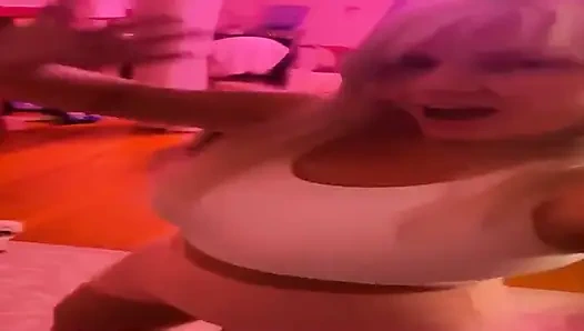 Sike atau semacamnya, lihat video baruku?