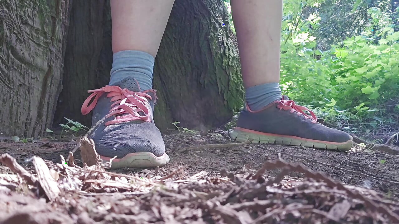 Nerdy Faery Pees Indoors and Outdoors