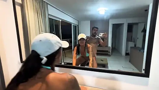 DÖRT ESMERDEN ZEVK ALıYOR