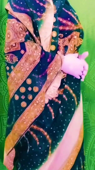Desi Pakistani married woman wearing saree | Clip 1