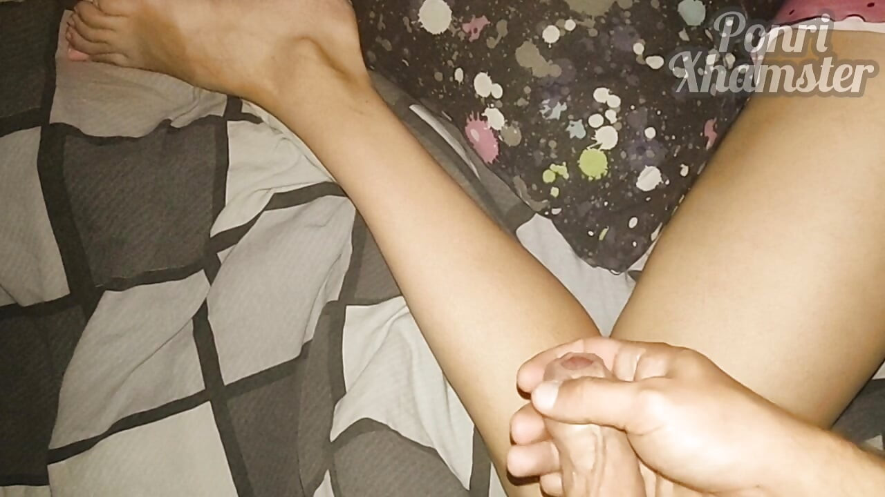 Big Cumshot! Cum on beautiful legs. Ponri