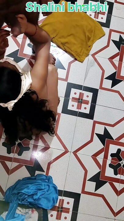 Shalini bhabhi ki hindi deshi chudai video