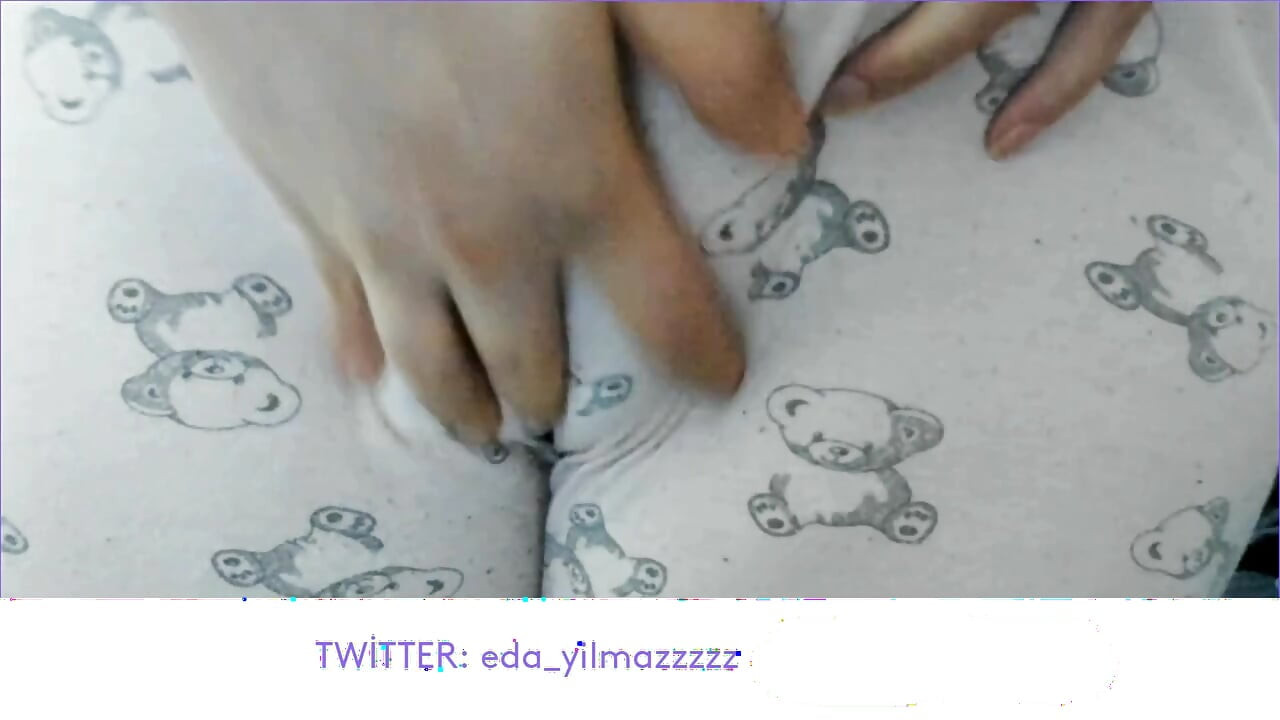 CAMELTOE- MASTURBATION IN PAJAMAS- PUFFED PUSSY- TURKISH PORN