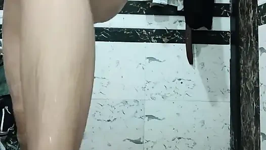 Priya büyük göt ve büyük amcık gösterisi