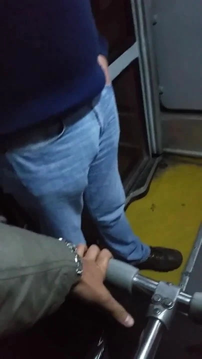 Str8 daddy bulge in metro