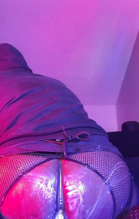Gapande mitt hål med toppade leksaker fantasy dildo
