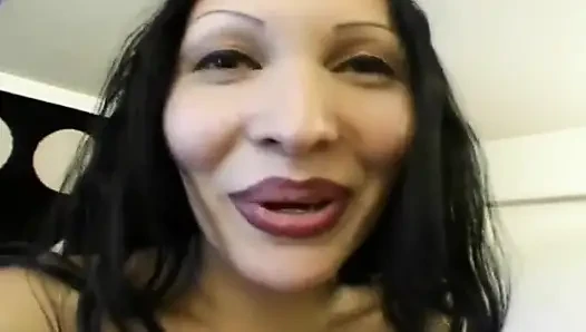 Fransız tatlı kız kıllı amını siktiriyor