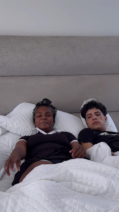 Vad kan hända om en storrövad styvmamma delar hotellrum med sin styvson och styvdotter? | Klippa 1